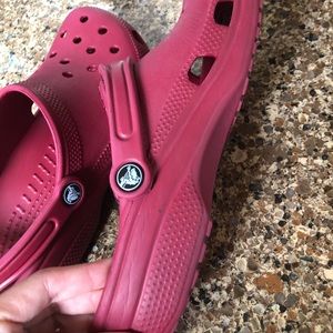 Maroon crocs
